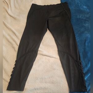 White Birch 1X Black Criss-cross Design Leggings Worn Once